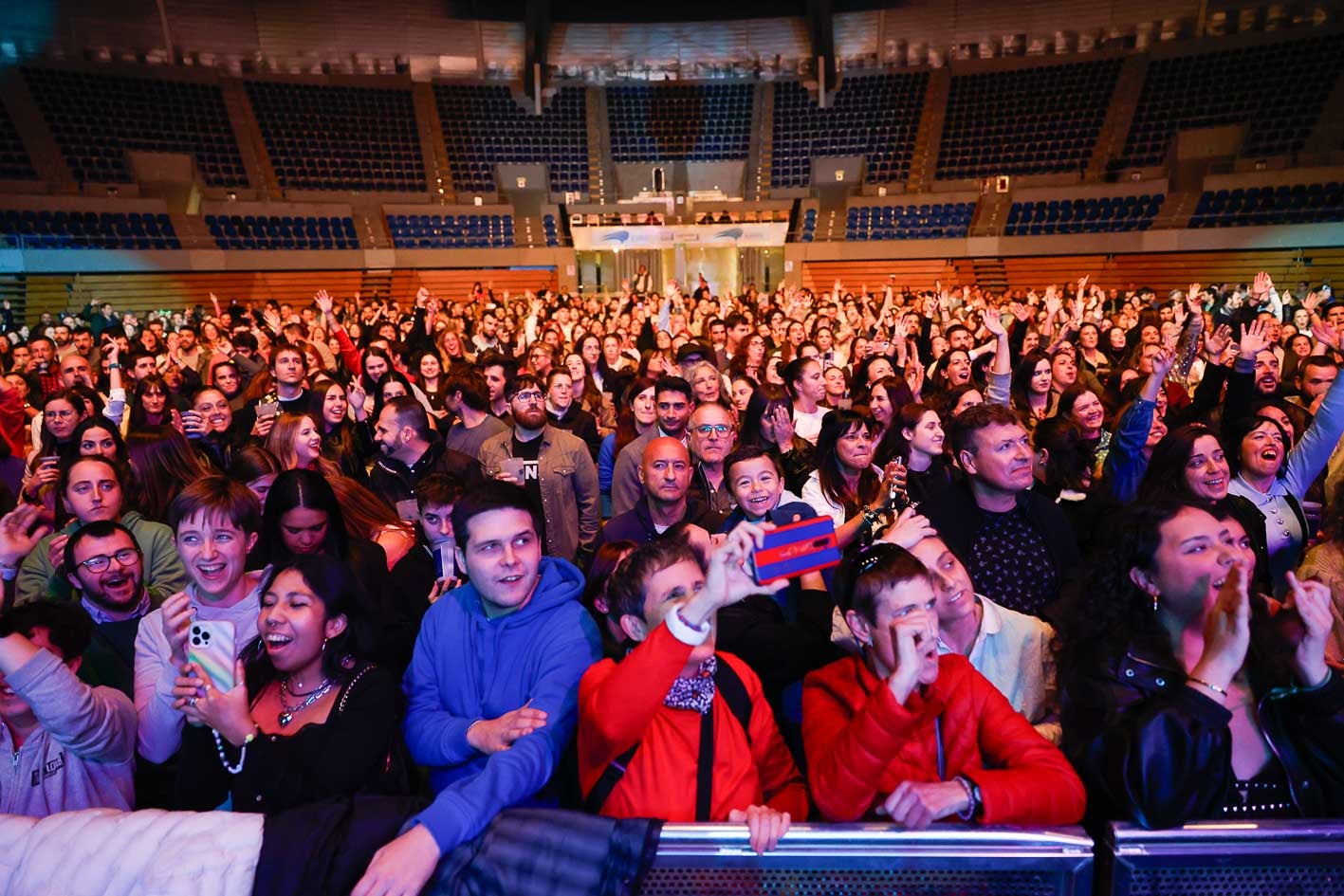 El público, entregado en la primera jornada del festival. 